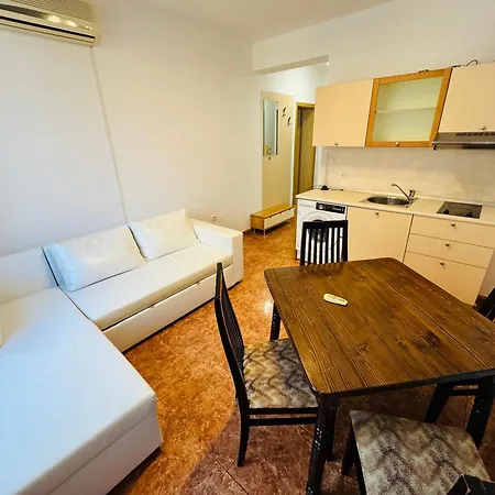 Sunny Hоuse 105 One Bedroom Apartment *